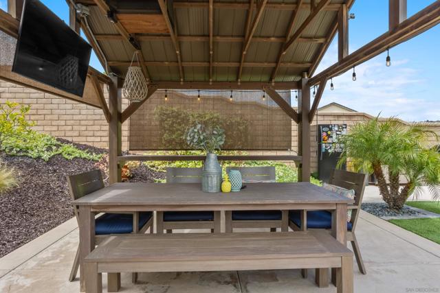 303 Ventasso Way, Fallbrook CA: https://media.crmls.org/mediaz/cb2dec8f-6e34-4c20-a594-380ab60fc376.jpg