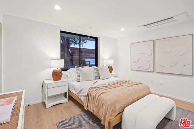 2530 Beverley Avenue, Santa Monica CA: https://media.crmls.org/mediaz/cb2e5041-18bb-4869-bf12-b49cd8fb76a5.jpg
