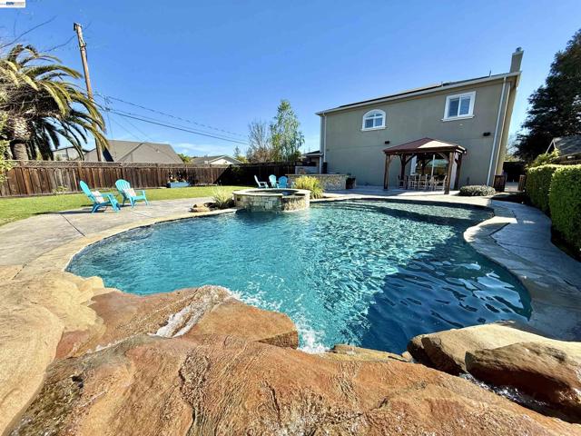 1500 Arroyo Rd, Livermore CA: https://media.crmls.org/mediaz/cb2e68a6-3b55-4105-8bf1-752f21ffc338.jpg