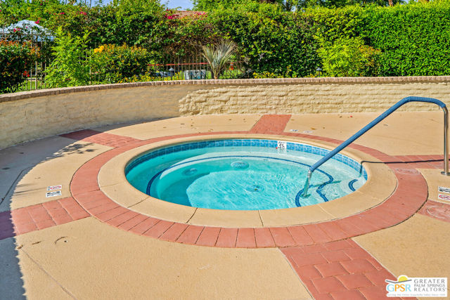 2365 S Oakcrest Drive, Palm Springs CA: https://media.crmls.org/mediaz/cb2f1086-f373-4e5d-826f-22ad9b435af3.jpg