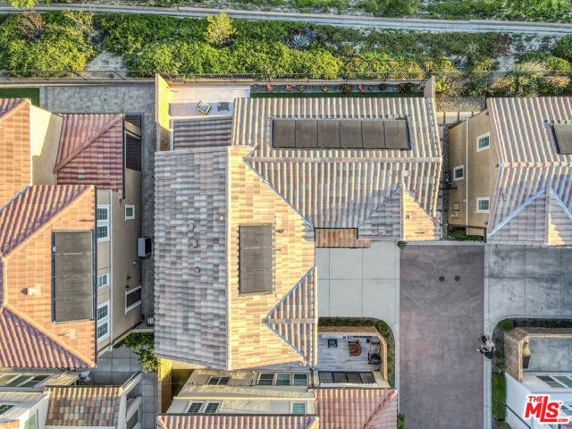 20818 W Bur Oak Circle, Porter Ranch CA: https://media.crmls.org/mediaz/cb2fa1a8-6d26-4fc4-a205-62ca48a076ea.jpg