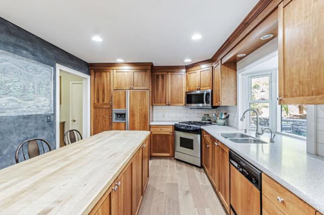2940 San Juan Boulevard, Belmont CA: https://media.crmls.org/mediaz/cb2fc59b-fb6d-4706-b568-7061499984f9.jpg