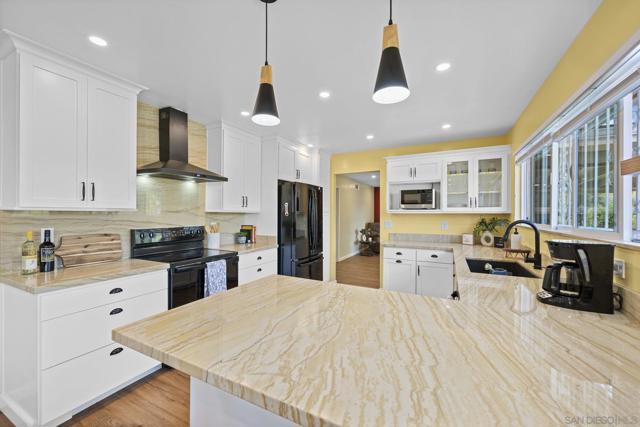 12220 Valhalla Drive, Lakeside CA: https://media.crmls.org/mediaz/cb2fd39c-4f09-47d1-9296-25db19d98e53.jpg