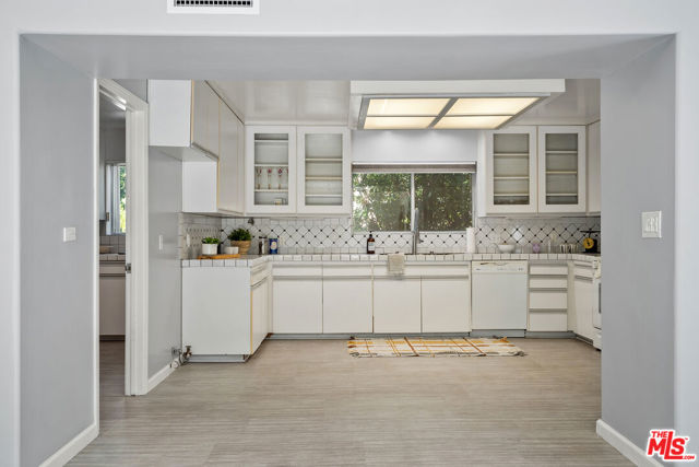 23246 Canzonet Street, Woodland Hills CA: https://media.crmls.org/mediaz/cb3049a2-cff7-44ab-b6c0-91e7dbb7808a.jpg