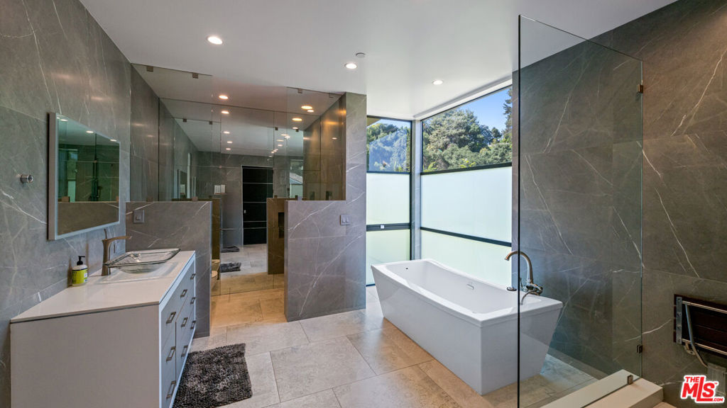 MLS #25576861 image #15