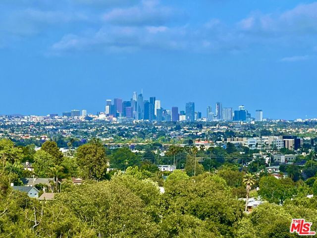 2838 Medill Place, Los Angeles CA: https://media.crmls.org/mediaz/cb30a651-81bb-45ee-ab3e-5f4b21ded3a7.jpg