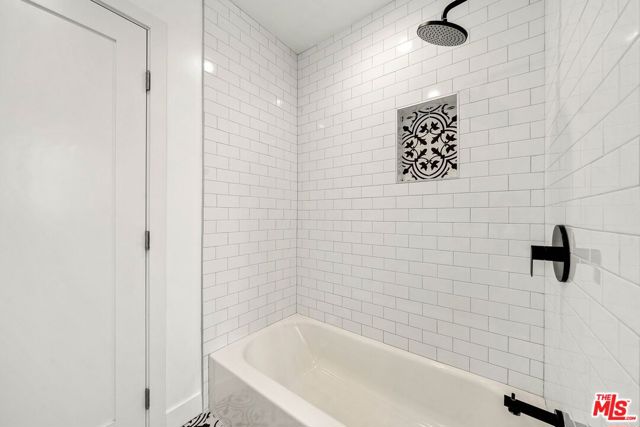 5614 Ponce Avenue, Woodland Hills CA: https://media.crmls.org/mediaz/cb30bcc4-e465-4903-888f-6aba7b7df637.jpg