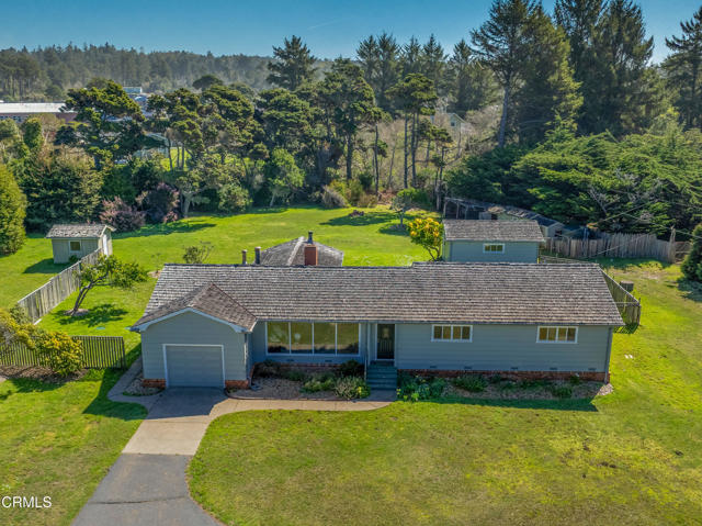 18601 Cypress Road, Fort Bragg CA: https://media.crmls.org/mediaz/cb312a40-5486-4265-a9da-d0a417bda54e.jpg