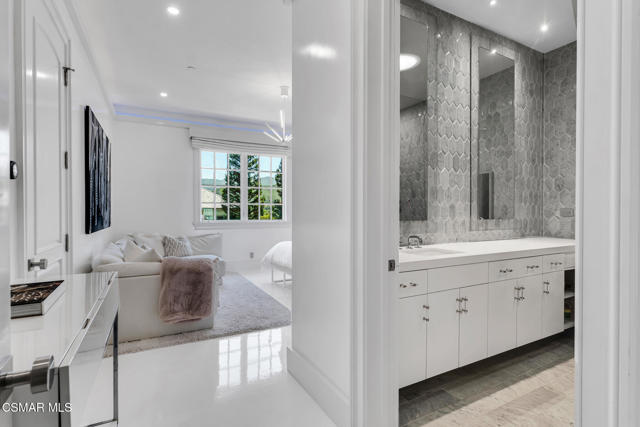2259 Melford Court, Westlake Village CA: https://media.crmls.org/mediaz/cb316df1-7e91-432a-afbe-5456c69f909b.jpg