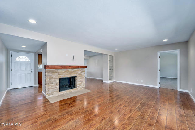 560 Randy Drive, Newbury Park CA: https://media.crmls.org/mediaz/cb31f422-b194-4802-b462-f5affbde46d2.jpg