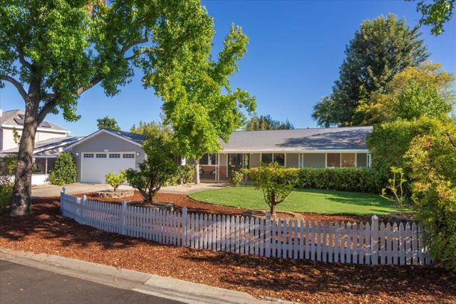 119 Belcrest Drive, Los Gatos CA: https://media.crmls.org/mediaz/cb32315b-59a4-4ea2-94fd-4ef23c771da1.jpg
