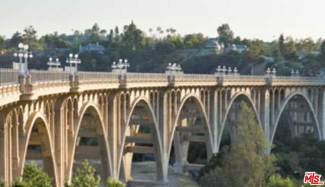 1865 E Villa Street, Pasadena CA: https://media.crmls.org/mediaz/cb3271e3-85cf-4bdc-9a00-ef94b4b821b9.jpg