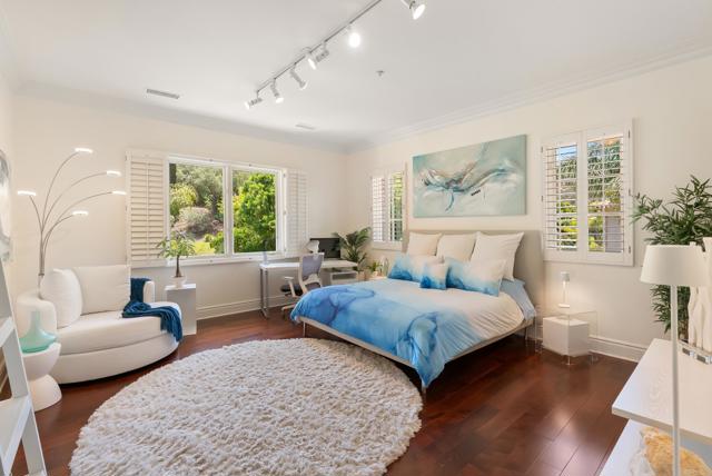 6369 Clubhouse Drive, Rancho Santa Fe CA: https://media.crmls.org/mediaz/cb32a01b-a47e-42af-9774-fcc8820b2915.jpg