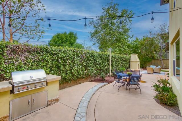 15624 VIA MONTECRISTO, San Diego CA: https://media.crmls.org/mediaz/cb32d699-0441-4b0c-b3cc-2d419acde794.jpg