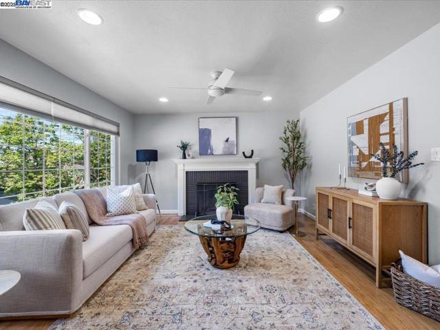 2457 San Carlos Ave, Castro Valley CA: https://media.crmls.org/mediaz/cb332832-bfb9-4d22-bdf6-4e7285eba0f9.jpg