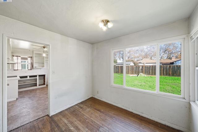 17472 Via Segundo, San Lorenzo CA: https://media.crmls.org/mediaz/cb333bdb-5d8a-41dd-9084-09c716031759.jpg