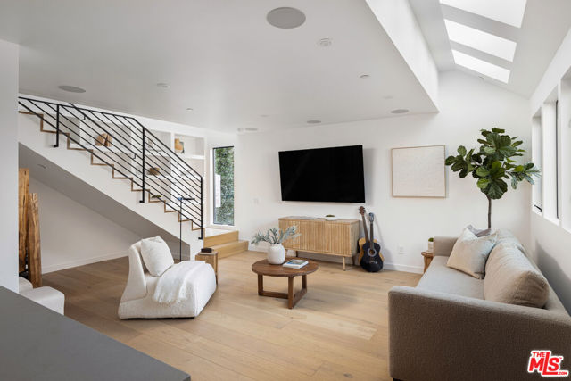 1821 Penmar Avenue, Venice CA: https://media.crmls.org/mediaz/cb33c1d5-5ce0-4934-bb39-d246937127a0.jpg