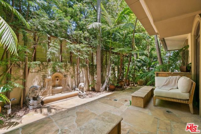 10795 Wilshire Boulevard, Los Angeles CA: https://media.crmls.org/mediaz/cb3402dc-4948-4646-a02b-256e5b7ed051.jpg