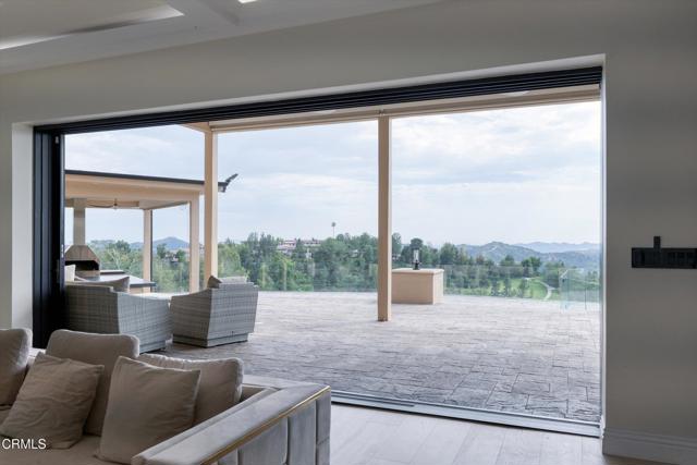 780 Greenridge Drive, La Canada Flintridge CA: https://media.crmls.org/mediaz/cb340732-22b7-4f5d-9c33-1e3466f4e9c6.jpg