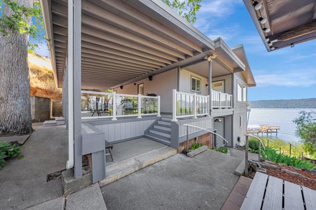 12340 Lakeshore Drive, Clearlake CA: https://media.crmls.org/mediaz/cb343894-9579-4626-9925-0569862b80ba.jpg