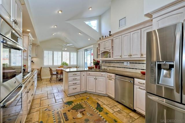 Image 10 of 44 For 10670 Canyon Lake Dr