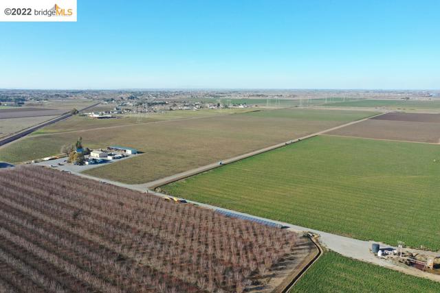 3870 Orwood Road, Brentwood CA: https://media.crmls.org/mediaz/cb348e9b-e226-418b-b875-c0e3d2636e09.jpg