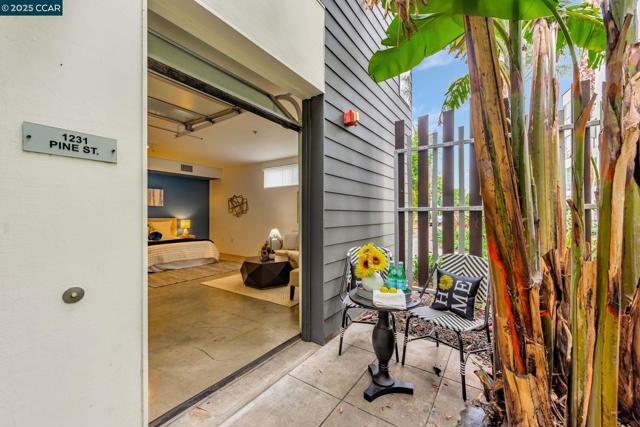 1231 Pine St, Oakland CA: https://media.crmls.org/mediaz/cb352adb-da10-4632-a73a-71f9870b9b88.jpg