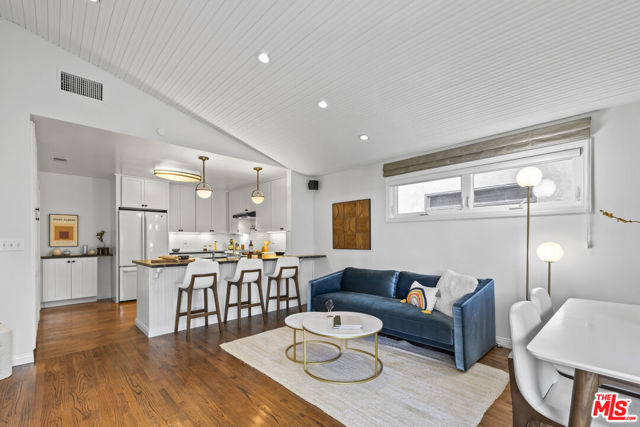 505 Panama Avenue, Long Beach CA: https://media.crmls.org/mediaz/cb353721-a6f7-4758-95dc-a13935cbca8c.jpg