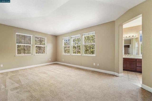 513 Lexington Dr, Vallejo CA: https://media.crmls.org/mediaz/cb35cdfc-02b3-4c08-944f-9cee05eaf096.jpg