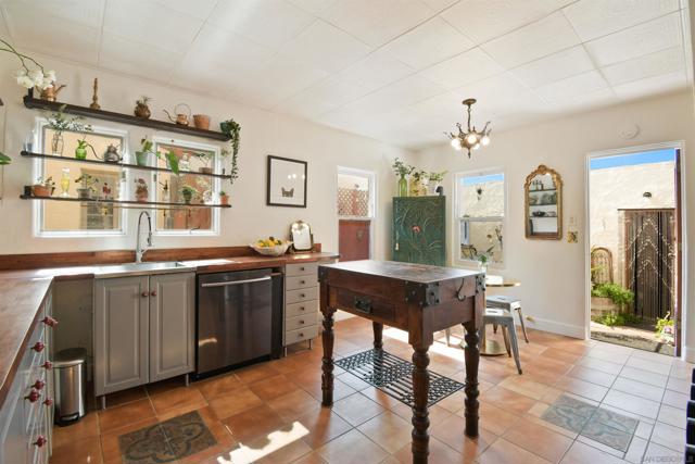 1032 Alberta Pl, San Diego CA: https://media.crmls.org/mediaz/cb36478a-3612-4584-8b15-019bbf1d33d5.jpg