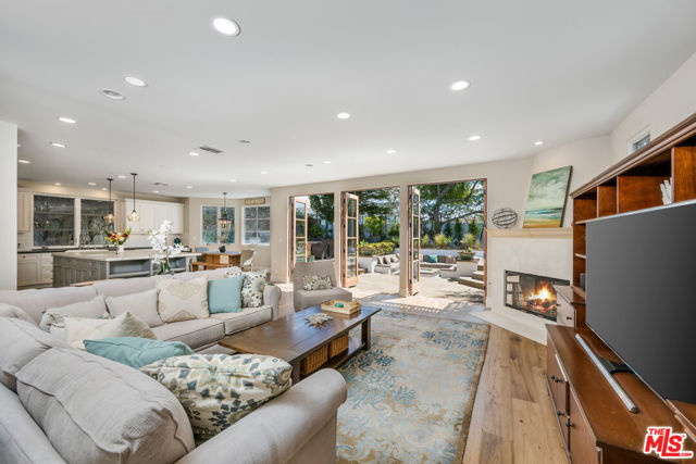 1028 9th Street, Manhattan Beach, California 90266, 5 Bedrooms Bedrooms, ,5 BathroomsBathrooms,Residential,Sold,9th,25532263