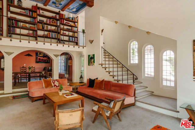 5163 Franklin Avenue, Los Angeles CA: https://media.crmls.org/mediaz/cb378a9f-192d-43dc-ac98-6e6d5f7a9be7.jpg