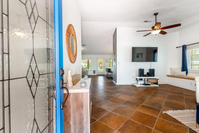 47845 Via Firenze, La Quinta CA: https://media.crmls.org/mediaz/cb37f508-760e-4ddb-b3a4-a1685d529725.jpg