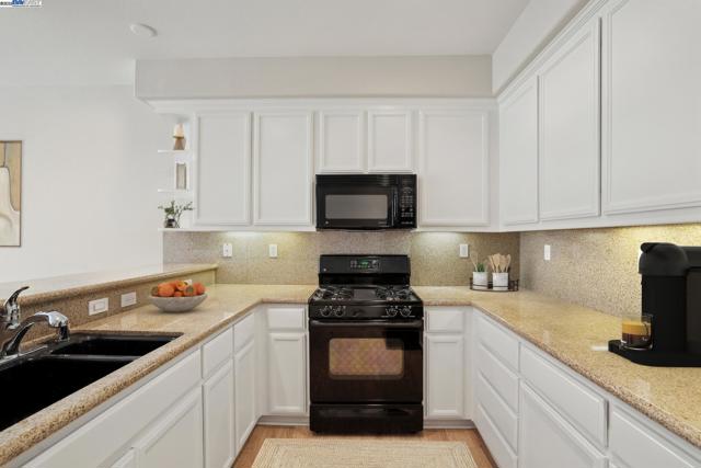 4225 Clarinbridge Cir, Dublin CA: https://media.crmls.org/mediaz/cb383204-f186-4c89-a7c2-e1f3ec7d4461.jpg
