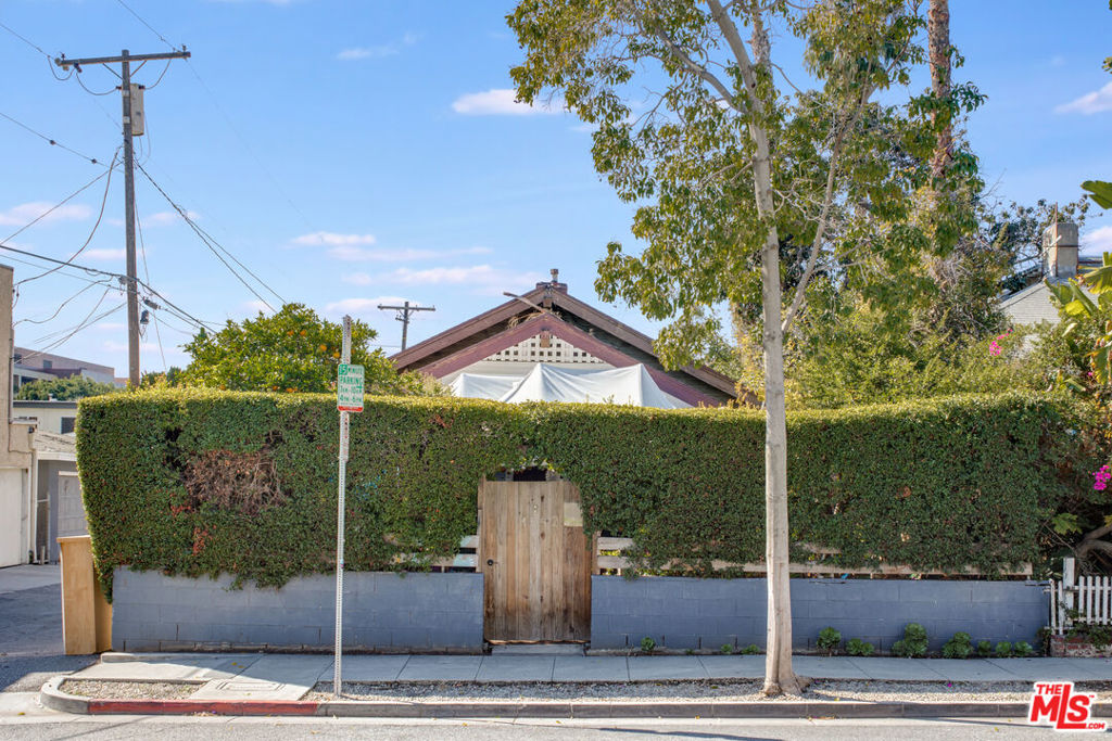 1542 Yale Street, Santa Monica, CA 90404