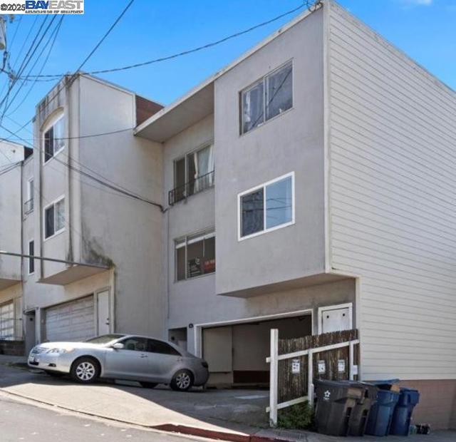 56 Edgewood Ct, Daly City CA: https://media.crmls.org/mediaz/cb39431a-6b41-4f0a-8ac8-85a88ff8d9af.jpg