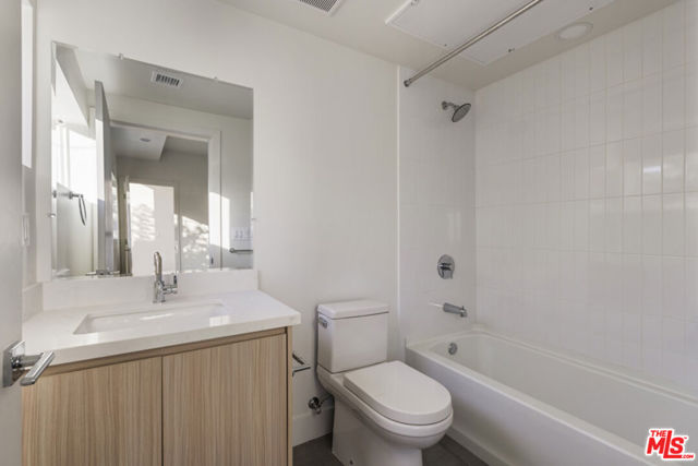 3210 1/2 Verdugo Road, Los Angeles CA: https://media.crmls.org/mediaz/cb39704d-c639-4b9b-aae3-f3127f2e84a7.jpg