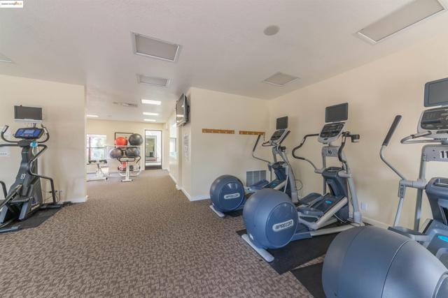 63 Lakeshore Ct, Richmond CA: https://media.crmls.org/mediaz/cb3a24ee-e384-4b53-aa06-d497eb703d5a.jpg