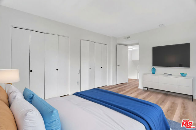 10065 De Soto Avenue, Chatsworth CA: https://media.crmls.org/mediaz/cb3a5214-c857-4ab1-b3c7-a1d01cdbee6a.jpg