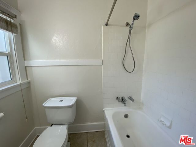1604 La Fayette Road, Los Angeles CA: https://media.crmls.org/mediaz/cb3a7c58-20f7-46f9-b8d0-4cb21b540b20.jpg