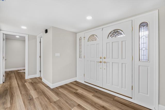 553 Saint George Rd, Danville CA: https://media.crmls.org/mediaz/cb3ac937-51f8-40c5-83c5-5bbfdce4efc0.jpg