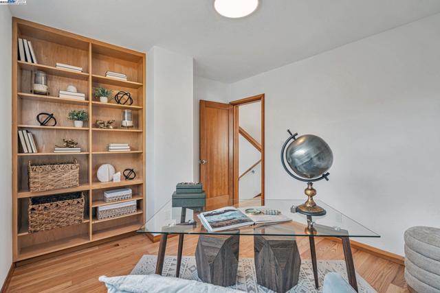 1522 Grand View Drive, Berkeley CA: https://media.crmls.org/mediaz/cb3ac95e-efa1-4b1a-acd6-47c89a643da9.jpg