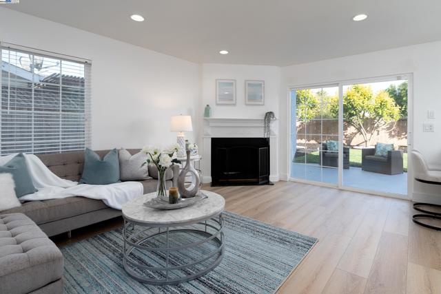 4452 Alice Way, Union City CA: https://media.crmls.org/mediaz/cb3b0664-cb47-4178-84d6-ecd944fb8beb.jpg