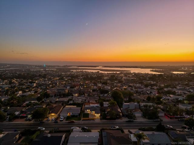 2736 Burgener Blvd, San Diego CA: https://media.crmls.org/mediaz/cb3b136f-fb91-4dfa-be7b-4a80689c51cc.jpg