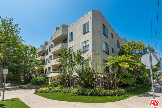 851 N Kings Road, West Hollywood CA: https://media.crmls.org/mediaz/cb3b21a2-f95d-42a8-86d8-482e1e428f71.jpg