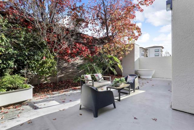 320 Peninsula Ave, San Mateo CA: https://media.crmls.org/mediaz/cb3c440e-a02a-42ad-a0e9-4c9584583de9.jpg