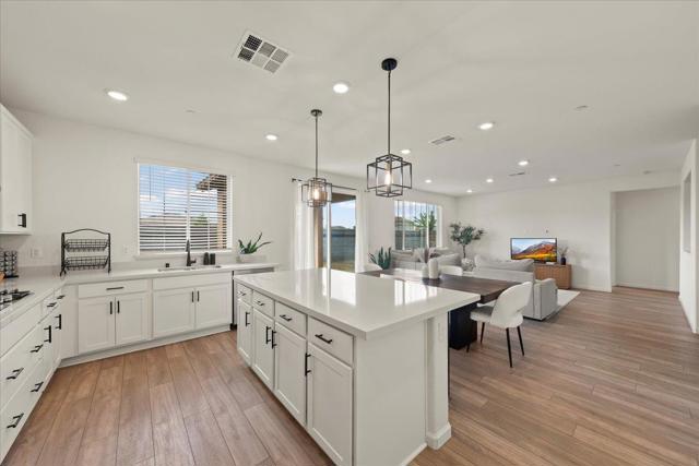 829 Crow Creek Circle, Galt CA: https://media.crmls.org/mediaz/cb3c45d1-2acb-4b10-b378-cbc5c739fc7b.jpg