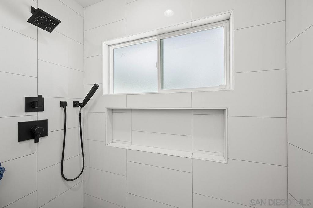 MLS #250033670SD img 13