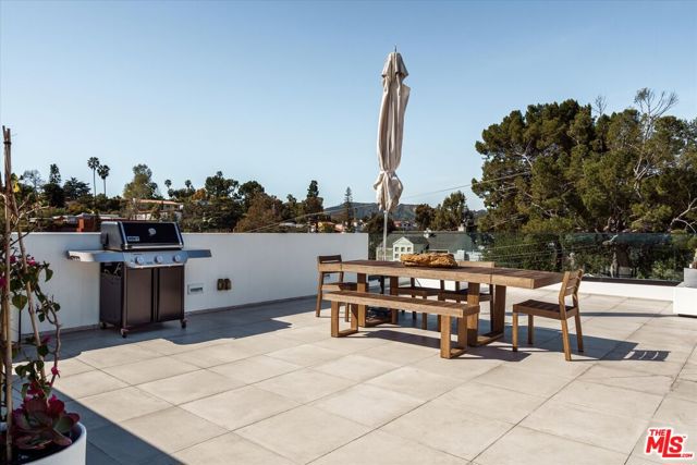 3042 Landa Street, Los Angeles CA: https://media.crmls.org/mediaz/cb3d1eb8-0e67-4f59-9163-b220d162a553.jpg