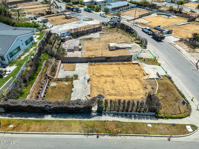 18449 Kingsport Drive, Malibu CA: https://media.crmls.org/mediaz/cb3d5a61-c7c1-466a-b2d2-9ac0d6d553cd.jpg